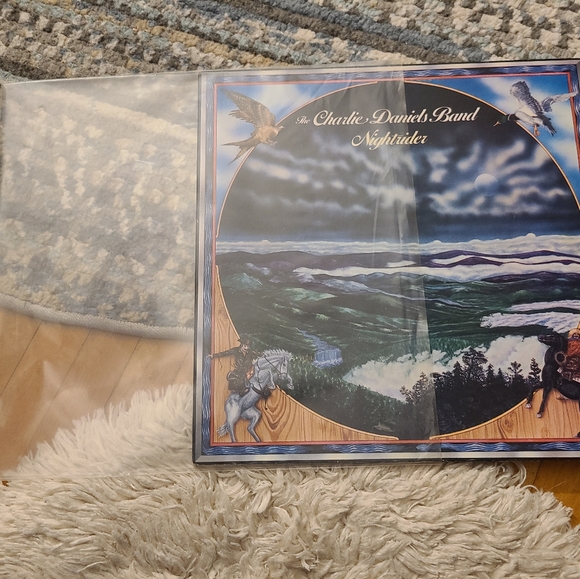 Charlie Daniel's Band Night Riders vintage and album EUC - Picture 11 of 13